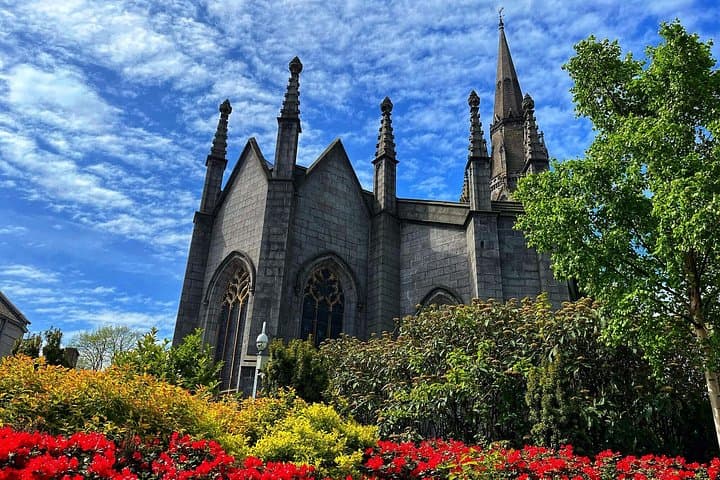 Welcome to Aberdeen: Private 2-hour Highlights Walking Tour