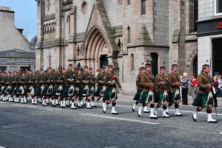 Welcome to Aberdeen: Private 2-hour Highlights Walking Tour
