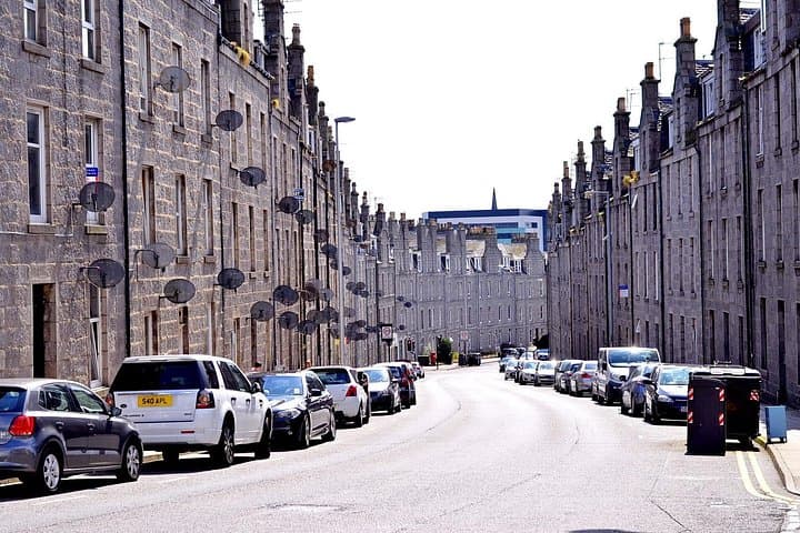 Welcome to Aberdeen: Private 2-hour Highlights Walking Tour