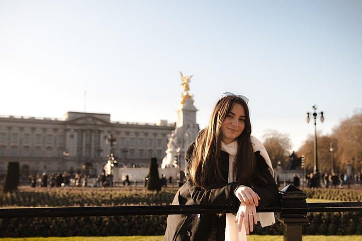 London : Private Photoshoot Outside Buckingham Palace