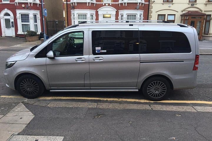 One Way Taxi Transfer from Heathrow Airport to Gatwick Airport