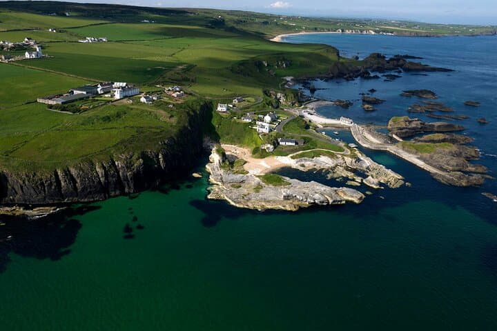 Quint Game of thrones village Ballintoy Harbour