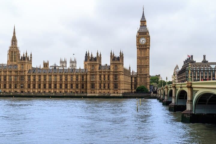 Door to Door Private Transfer from Southampton to London