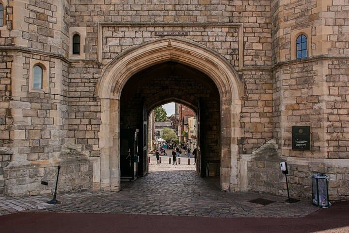Royal Windsor Castle Private Tour with Fast Track Pass
