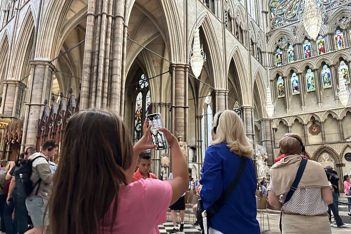 Skip-the-line London Westminster Abbey and City of Westminster Kid-Friendly Tour
