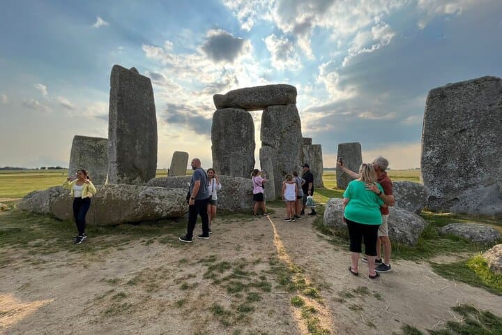 Stonehenge Inner Circle Private Tour from London with Bath Visit