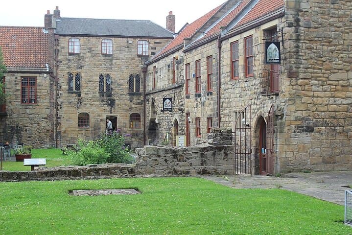 90 minute Old Newcastle Walking Tour - FREE castle entry included