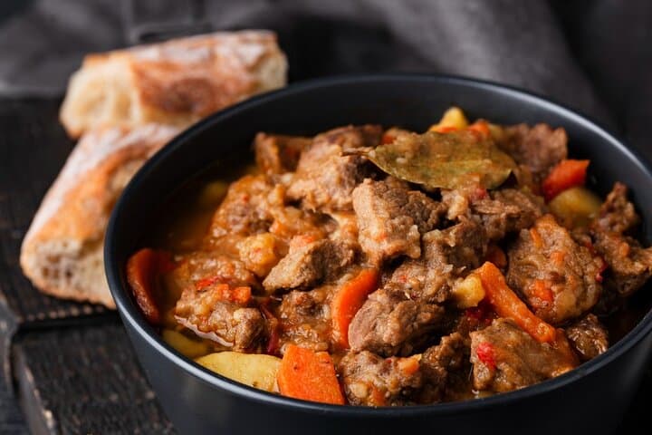 Belfast Centre Food Tour of 12 Local Irish Dishes and Drinks