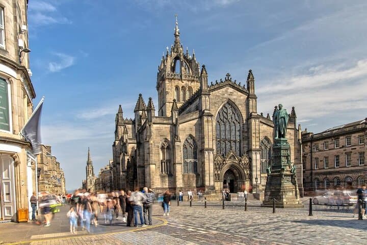 Private Edinburgh Walking Tour: St Giles’ Cathedral & Old Town