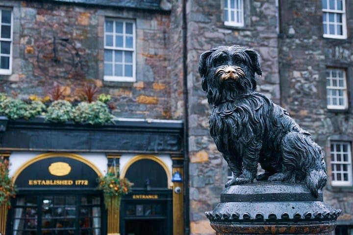 Private Historic Walking Tour in Edinburgh Castle