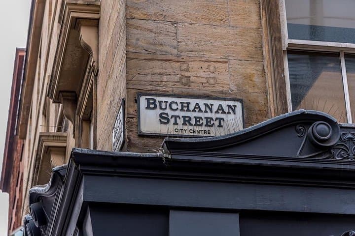 Private Romantic Walking Tour in Glasgow Cultural Heritage