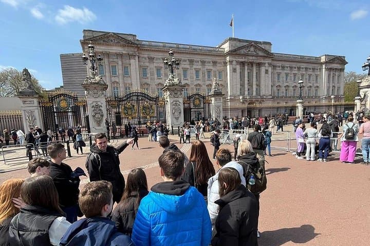 Telling the story of the man who broke into the palace!