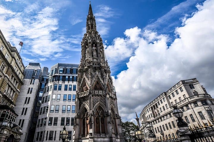 Covent Garden Self-Guided City Walking Tour & Scavenger Hunt