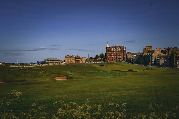 Private Christmas Walking Tour in Historic St. Andrews