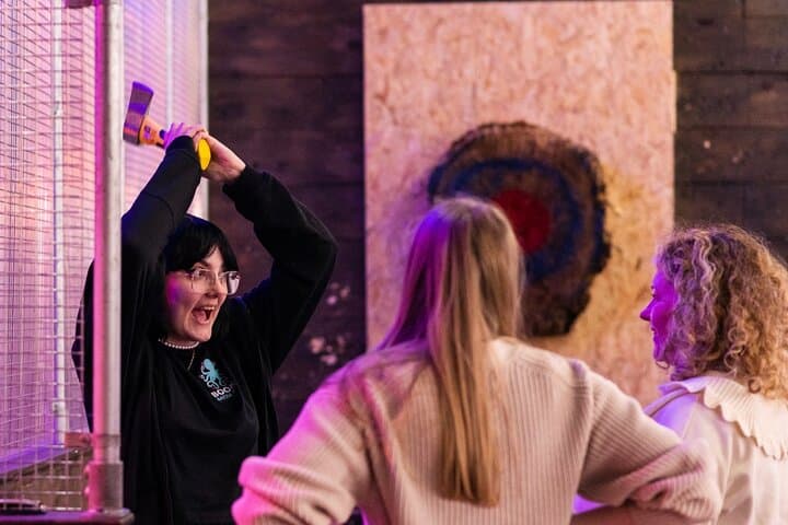 1 hour Private  Axe Throwing Experience in Eastbourne