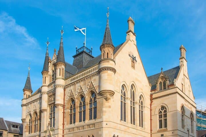 Private Romantic Walking Tour in Historic Inverness