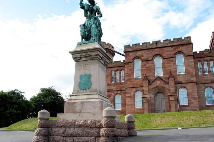 Private Romantic Walking Tour in Historic Inverness