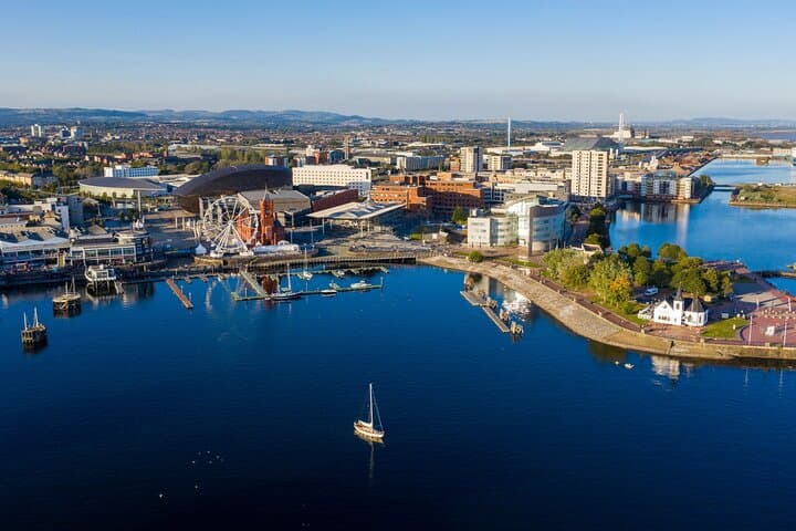Cardiff Private Walking Tour with a Local Guide