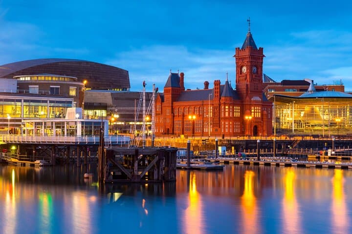 Cardiff Private Walking Tour with a Local Guide
