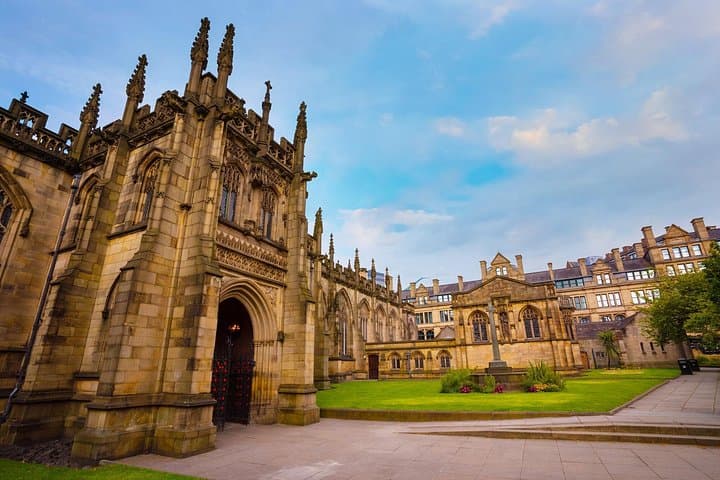 Manchester Scavenger Hunt & Highlights Self-Guided Walking Tour
