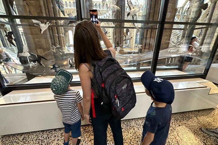Kid-Friendly Natural History Museum & Dinosaurs Private Guided Tour in London