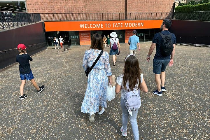Kid-Friendly Tate Modern Art Gallery Private Tour in London