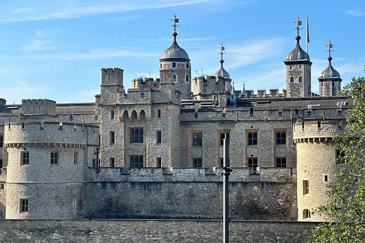 Kid-Friendly Private Tower of London Tour with Blue Badge Guide