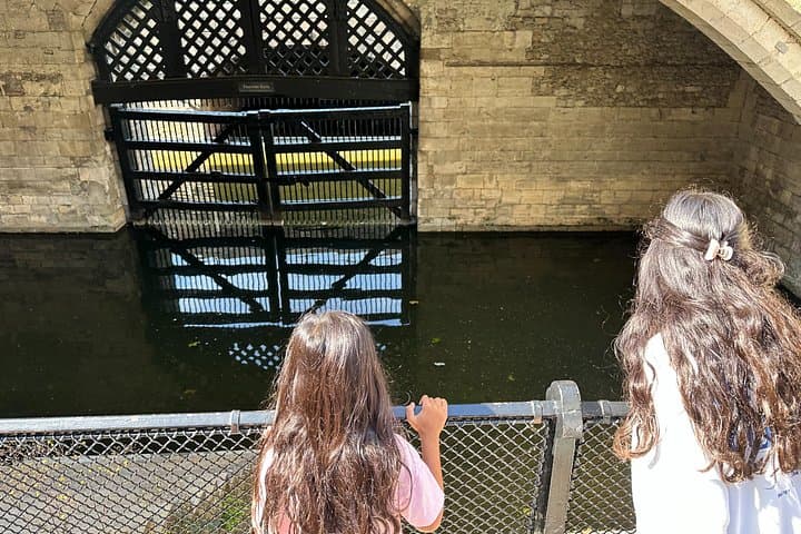 Kid-Friendly Private Tower of London Tour with Blue Badge Guide