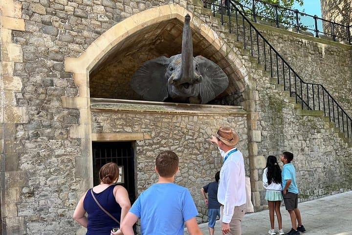Kid-Friendly Private Tower of London Tour with Blue Badge Guide