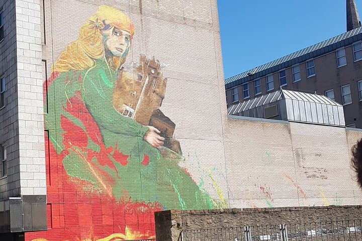 5 Star Tour of Aberdeen's Historic Centre and Street Art