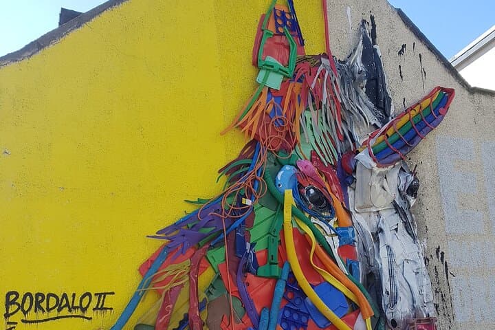 5 Star Tour of Aberdeen's Historic Centre and Street Art