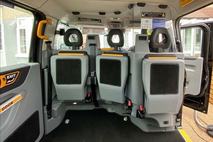 Private Transfer from Southampton to London with Stonehenge Stop