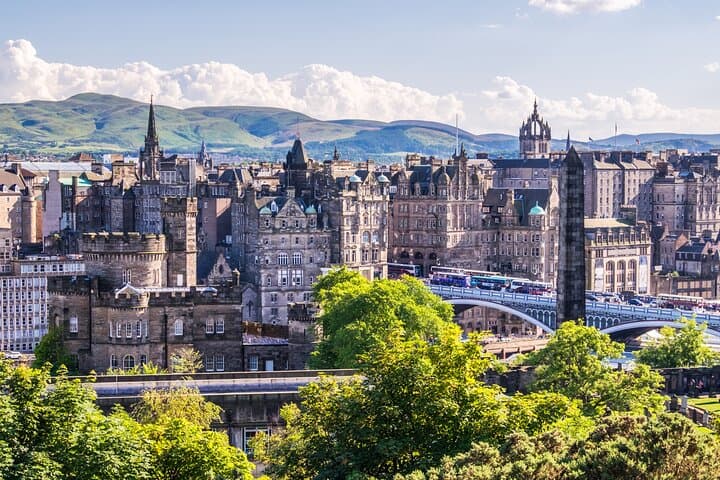 Semi-Private Edinburgh City Walking Tour with a Local Expert Guide