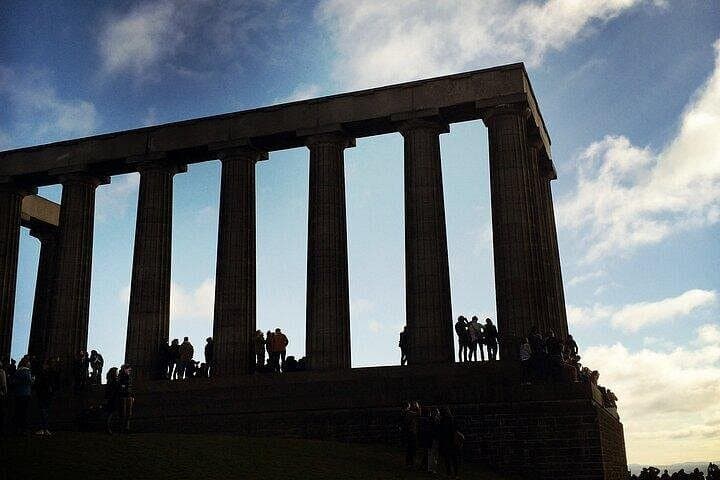 Private Full Day Edinburgh Walking Tour: Castles & Old Town Sight