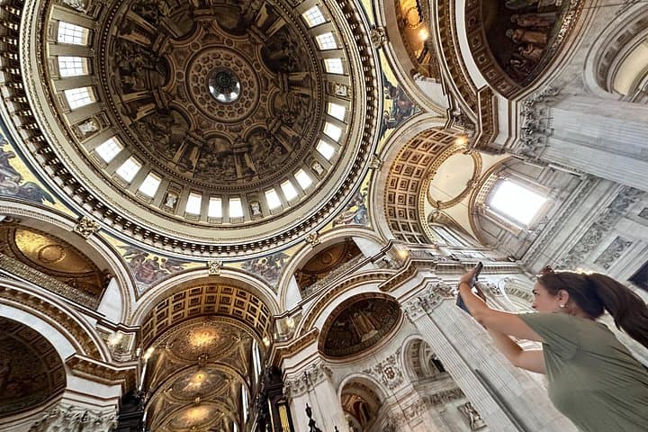 St. Paul's Cathedral & City of London Private Tour for Kids and Families