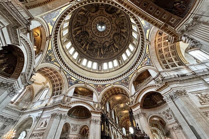 St. Paul Cathedral City of London & Millenium Bridge Private Tour