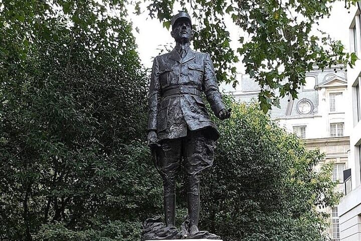 Changing of the Guard: A Self-Guided Audio Tour in London