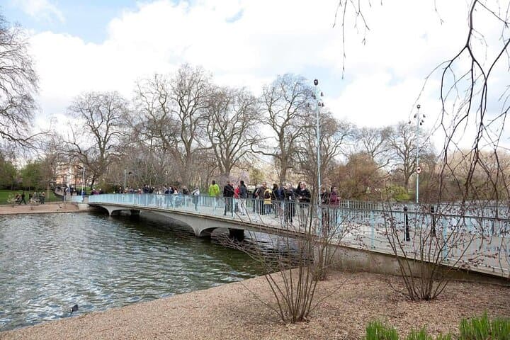 Changing of the Guard: A Self-Guided Audio Tour in London