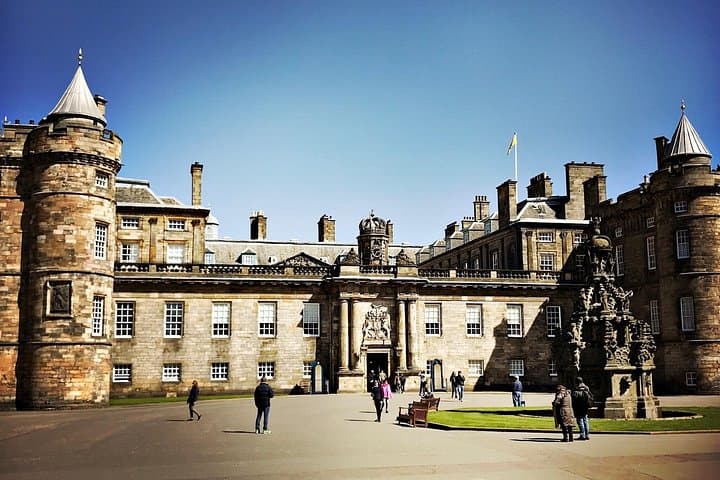 Private Full Day Edinburgh Walking Tour: Castles & Old Town Sight