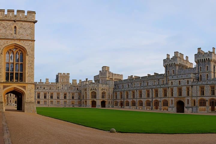 Full Day Tour Stonehenge and Windsor