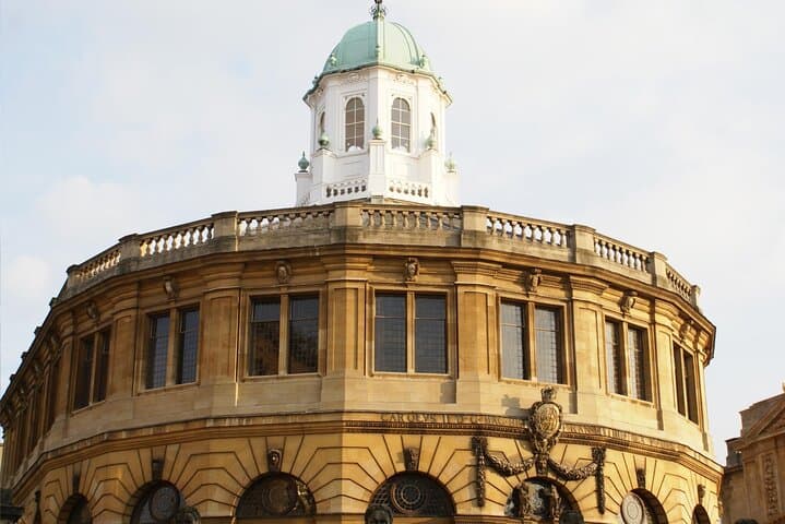 Oxford Self-Guided City Walking Tour & Scavenger Hunt