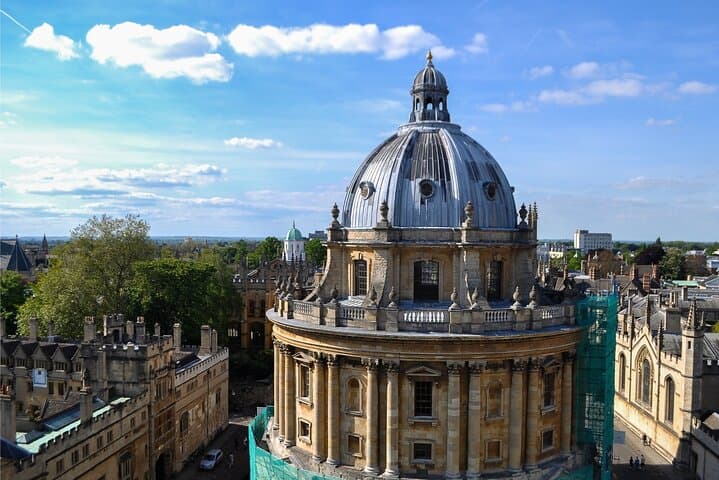 Oxford Self-Guided City Walking Tour & Scavenger Hunt