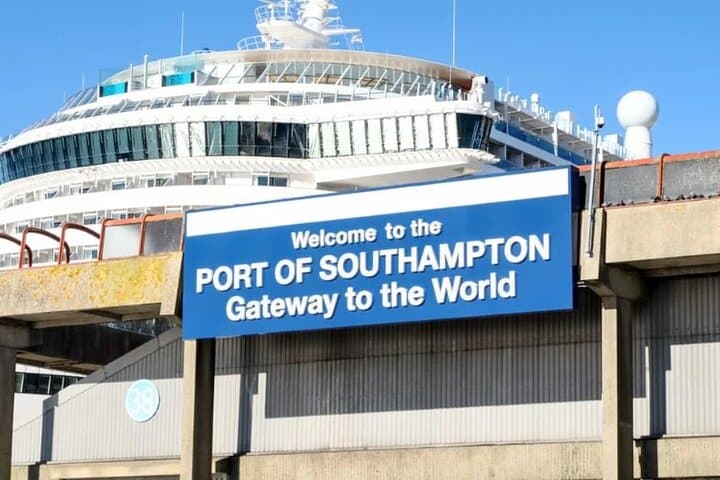 Private Transfer from Southampton to London via Stonehenge