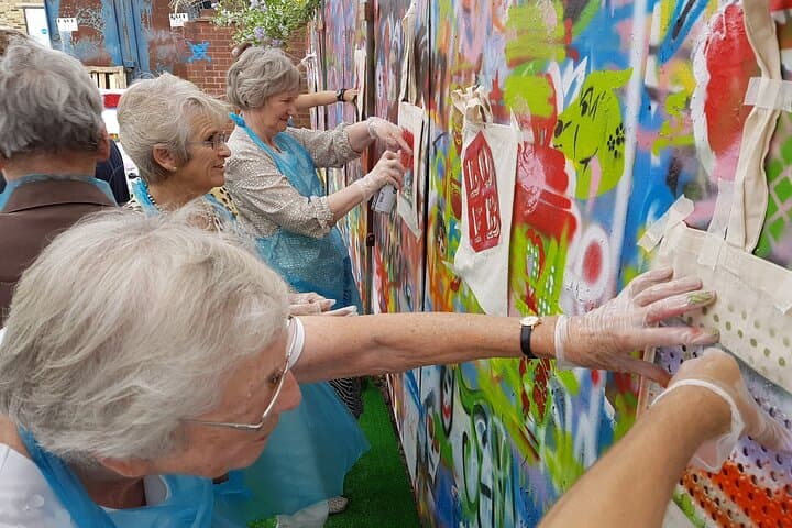Street Art Tour and Spray Painting Workshop in London