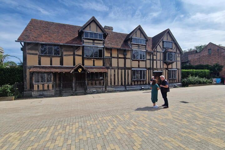 Southampton Port- London via Warwick Castle & Stratford upon Avon
