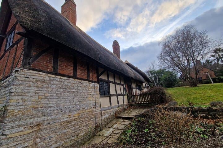 Private tour from London via Warwick Castle & Stratford upon Avon