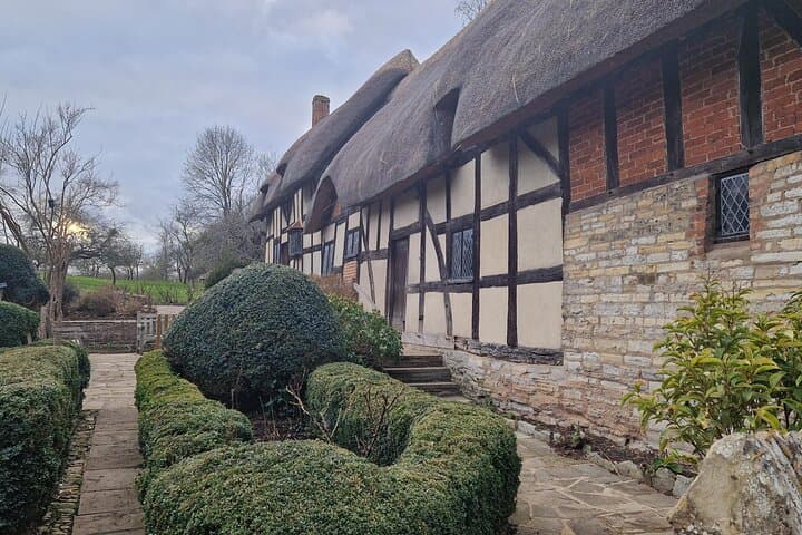 Private tour from London via Warwick Castle & Stratford upon Avon