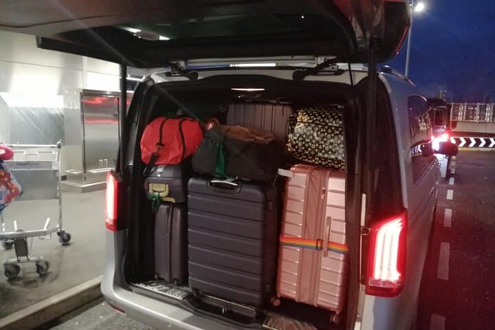 Private Transfer Brighton to & from London Airports Cruise Ports