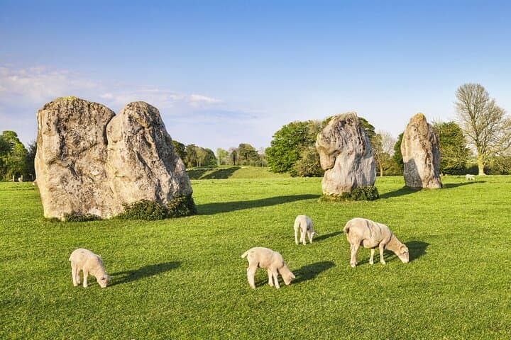 Stonehenge & the Cotswolds Including Admission from Bath