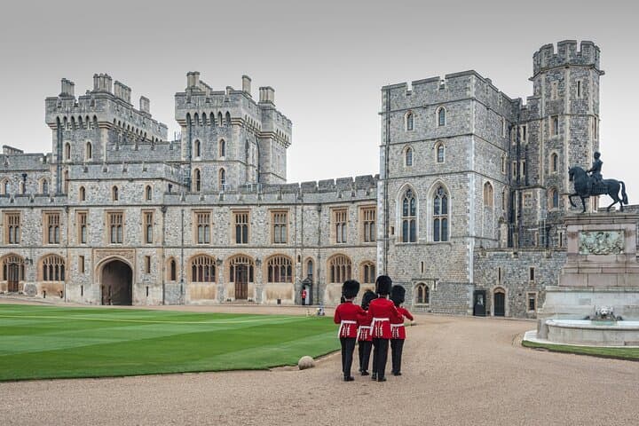 Private Full-Day Heritage Tour from Historic Southampton